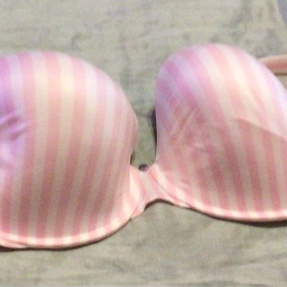 Showstopper by Victoria’s Secret Pink Stripped 38DDD, lined perfect coverage bra